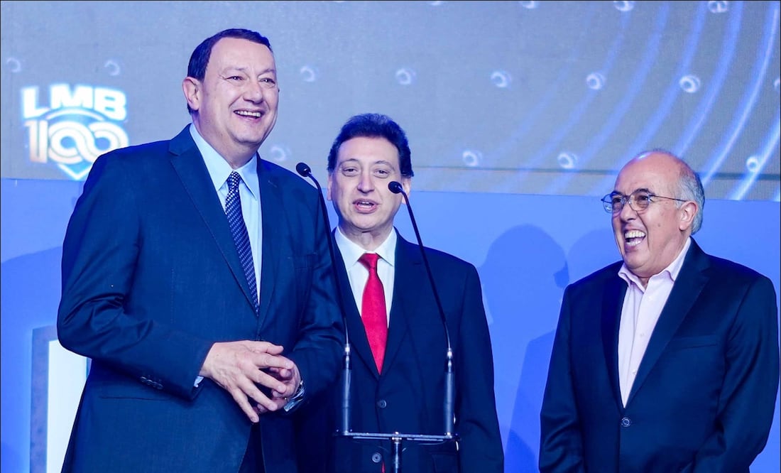 Toño de Valdés, junto a sus eternos amigos, Enrique Burak y Pepe Segarra. FOTO: Imago7