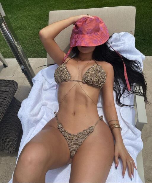 Día del Bikini: 10 famosas en mini bikinis de infarto