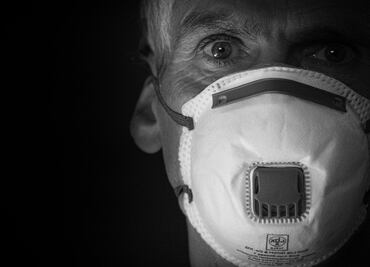 El hombre dio positivo a Covid-19… ¡43 veces!