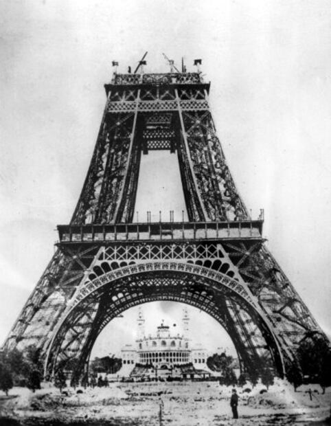 5 atentados terroristas que han amenazado la Torre Eiffel