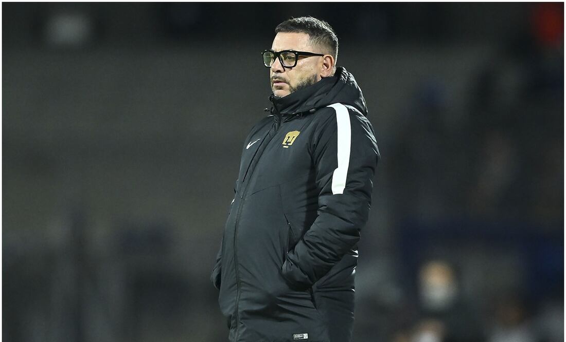 Antonio Mohamed durante un partido de la Liga MX - Imago7