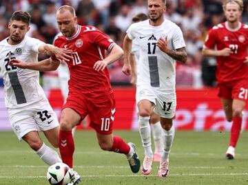 Eslovenia consigue empate cerca del final contra Dinamarca