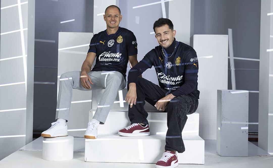Chicharito Hernández y Alana Mozo fueron los modelos de las nuevas playeras de Chivas. Foto: Especial