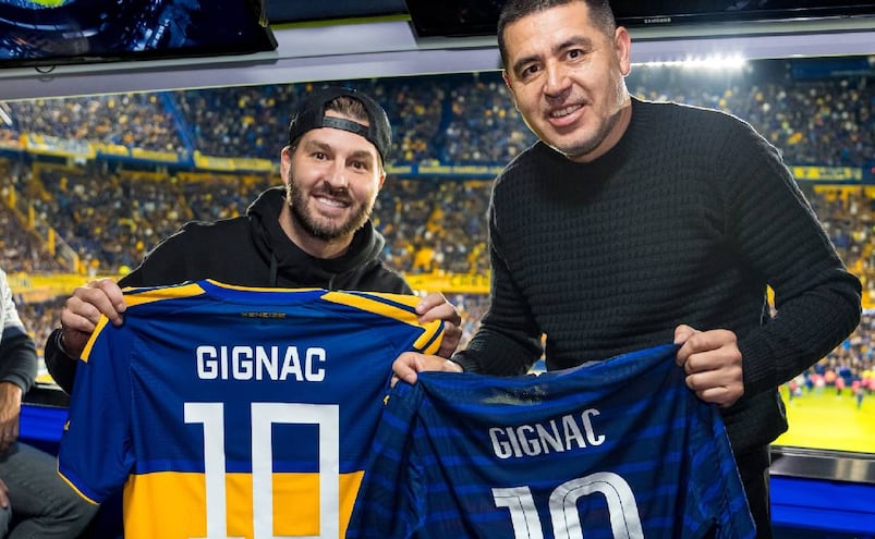 Gignac reaparece con la camiseta del Boca Juniors junto a Juan Román Riquelme