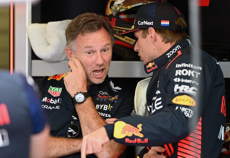 Christian Horner y Max Verstappen durante las prácticas libres del Gran Premio de México - Foto: AFP