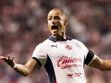 Arbitro que anuló goles a Chicharito es familiar de Armando Archundia