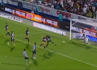 ¡Pumas se va 1-1 al descanso! "Chino" Huerta empató el duelo vs Santos previo al intermedio