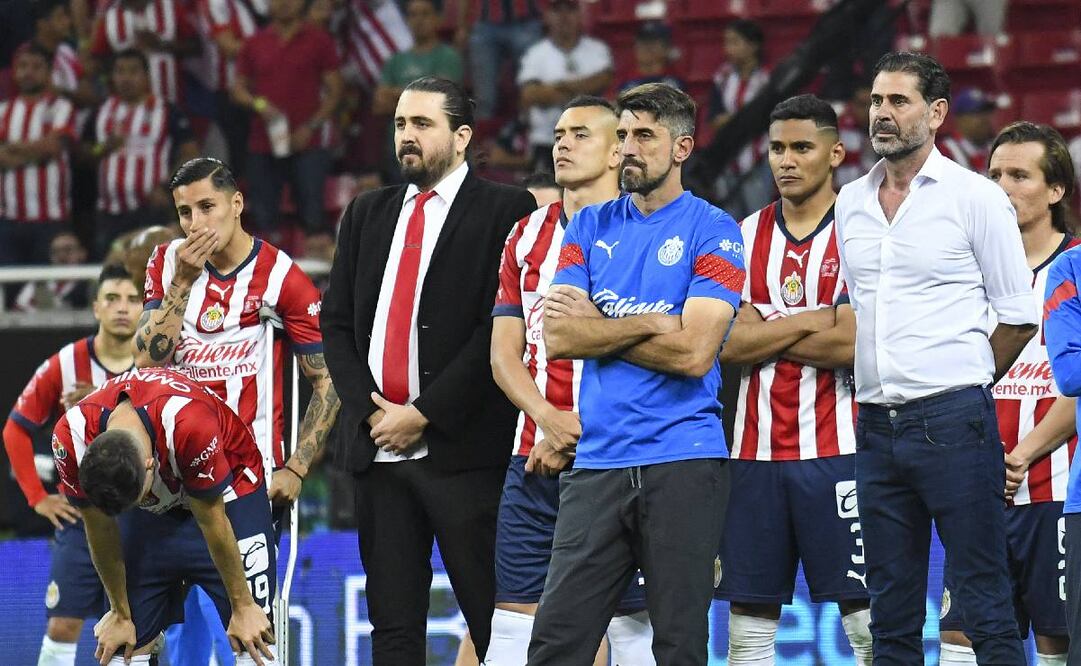 Veljko Paunovic, cabizbajo, tras perder la Final del Clausura 2023 con Chivas ante Tigres. Foto: Imago7