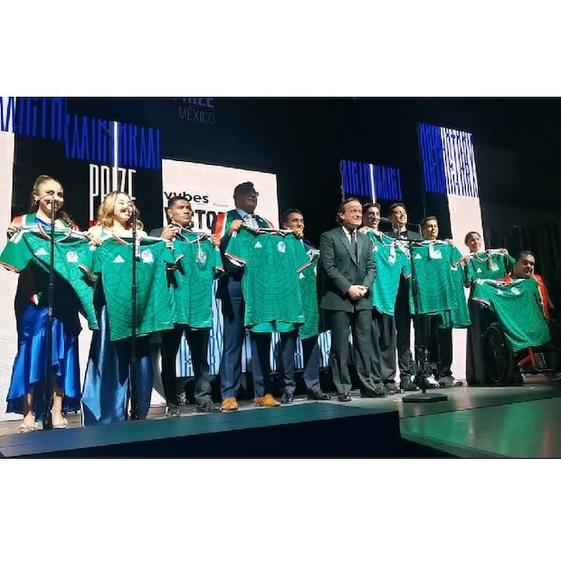 Así posaron con la playera de la Selección Mexicana los '12 refuerzos' del Tricolor rumbo a la Copa del Mundo 2026. FOTO: Leobardo Vázquez | EL UNIVERSAL