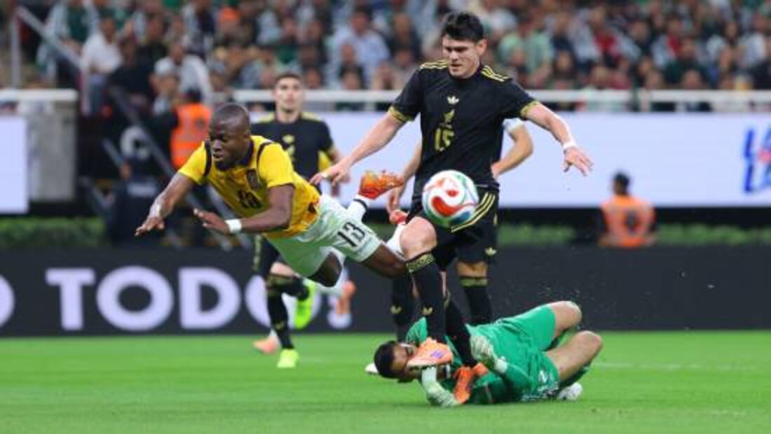 Enner Valencia provocó el penalti que le dio el empate a Ecuador contra México. Foto: Imago7