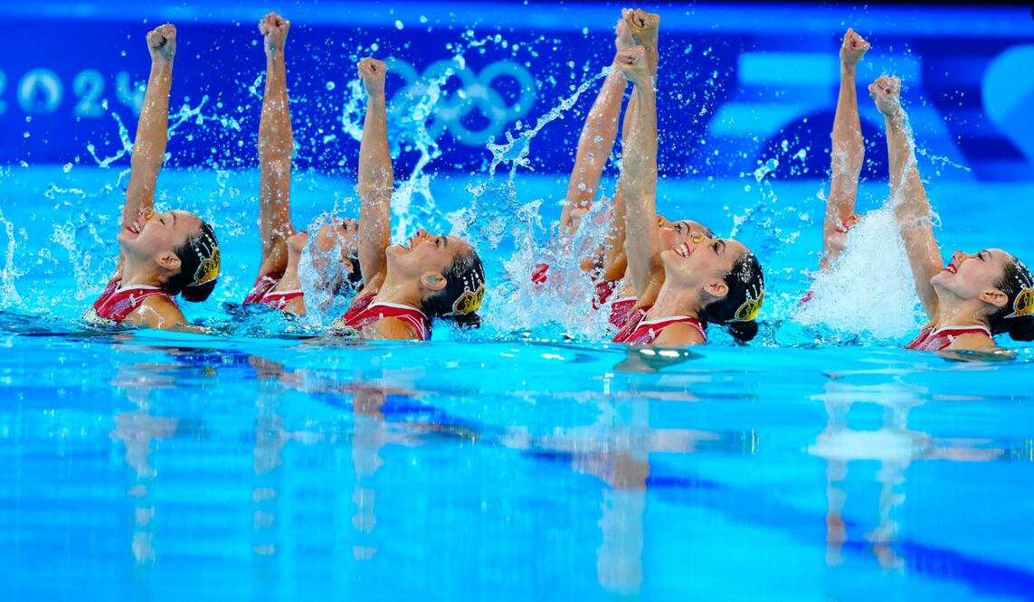 El equipo mexicano de natación artística en París 2024. FOTO: @COM_Mexico