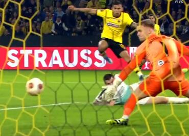 Orbelín Pineda falló la jugada de gol que pudo evitar la eliminación de AEK en Europa League