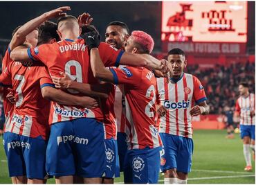 Girona le pasa por encima al Sevilla y se aferra al liderato de La Liga de España