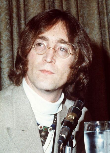 Hijo de John Lennon subasta objetos de The Beatles
