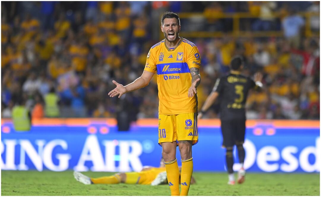 André-Pierre Gignac quejándose con el asistente ante Toluca / FOTO: Imago7