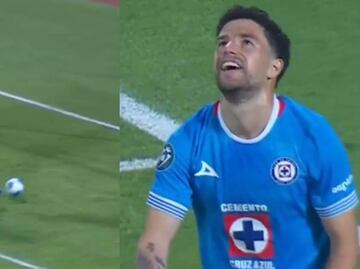 Nacho Rivero comete un completo oso en el duelo del Cruz Azul frente al Real Hope