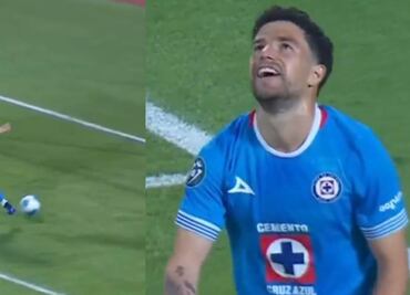 Nacho Rivero comete un completo oso en el duelo del Cruz Azul frente al Real Hope