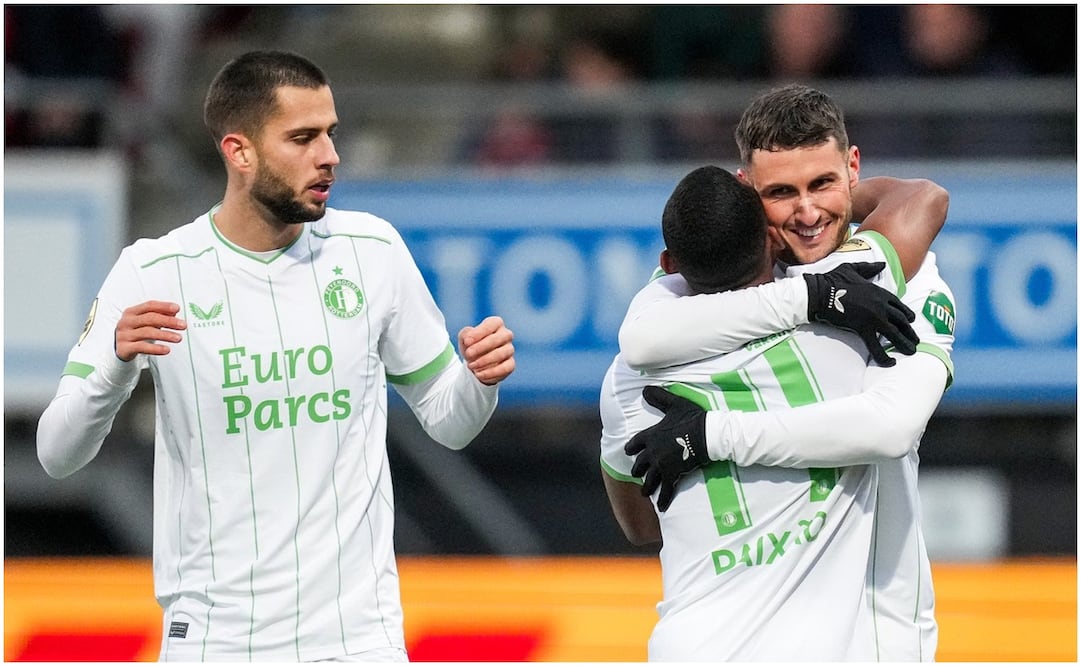 Santiago Giménez festejando su gol con el Feyenoord ante el Excelsior / FOTO: Twitter @Feyernoord