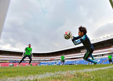 Guillermo Ochoa fue rechazado por el Querétaro de Liga MX y continúa sin equipo