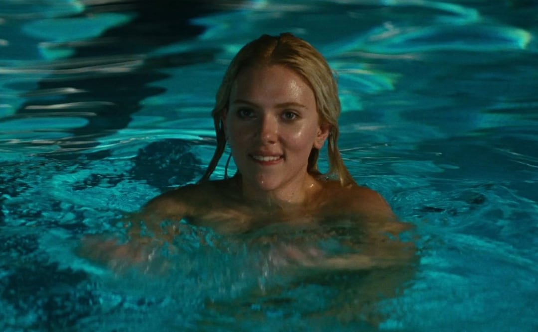 Scarlett Johansson en la película "A él no le gustas tanto" de Flower Films