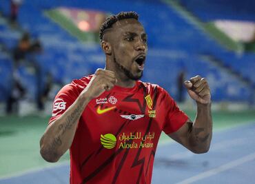 Julián Quiñones marcó doblete y está al acecho de Cristiano Ronaldo en el título de goleo