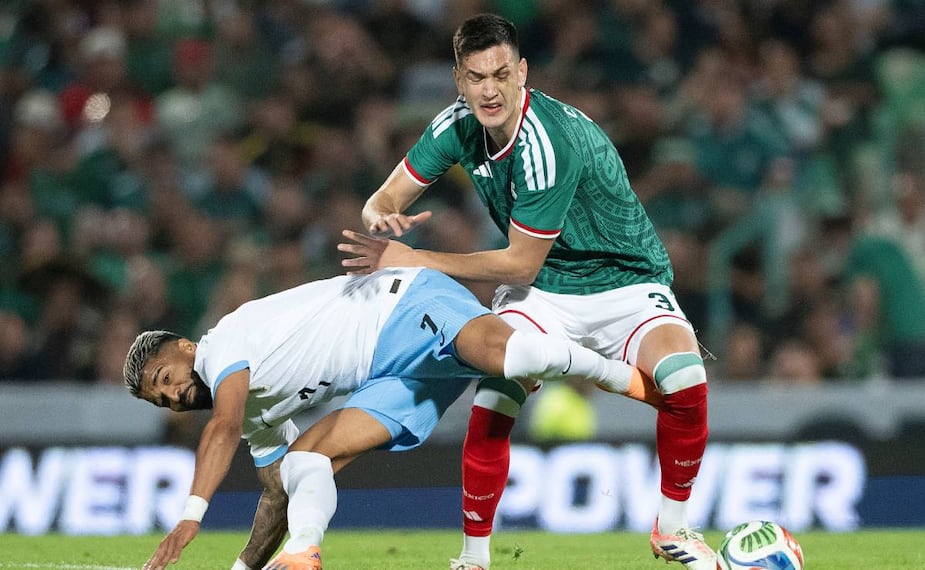 César Montes dejará Europa para no poner en riesgo su lugar con México en el Mundial 2026. Foto: Imago7
