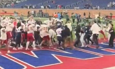 VIDEO: Partido de futbol americano colegial terminó con una tremenda batalla campal