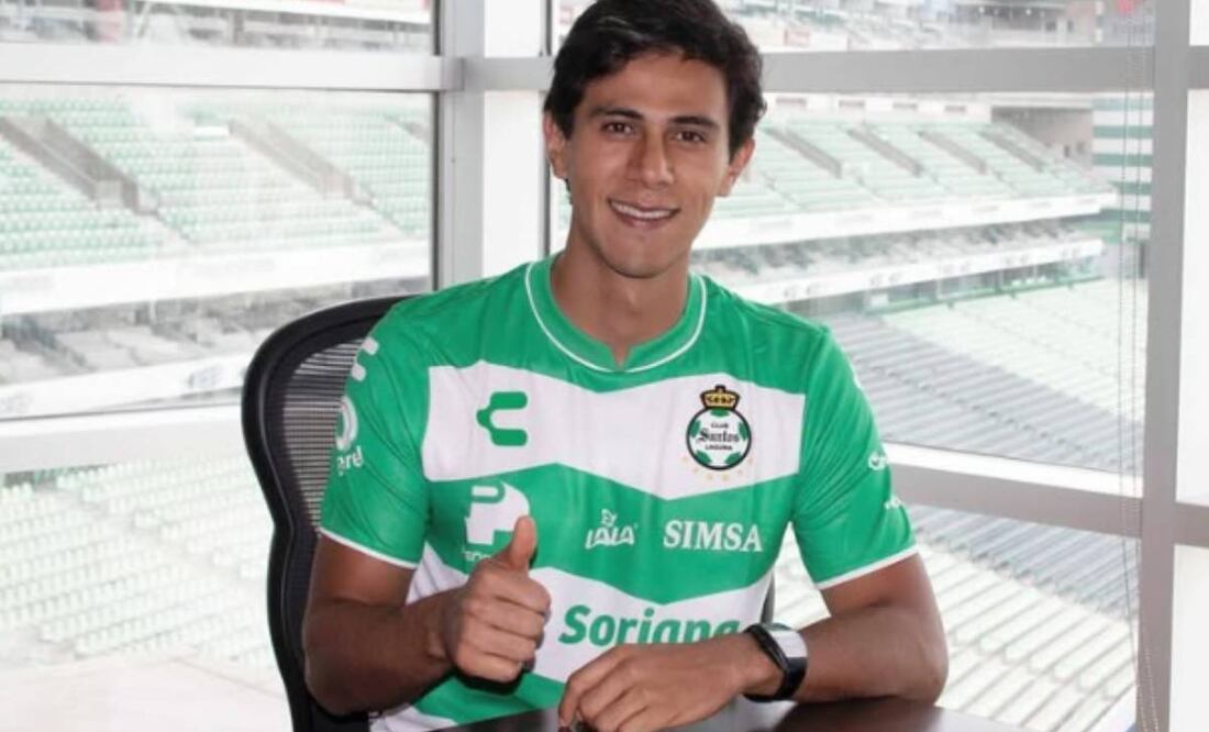 Santos tomó la decisión de terminar la relación de trabajo con el jugador mexicano. Foto: jjmacias9.