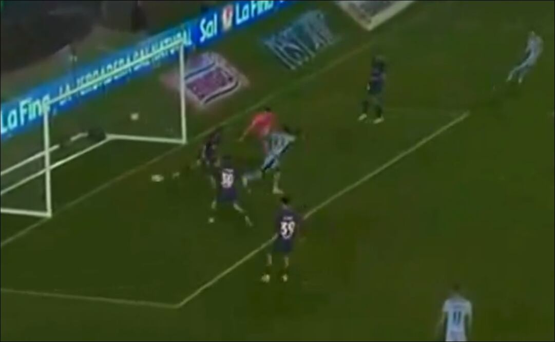 Golazo de Julián Quiñones de taquito - Foto: Especial