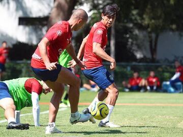 ¡Lista la dupla matadora! Chicharito Hernández y José Juan Macías ilusionan a los aficionados de las Chivas