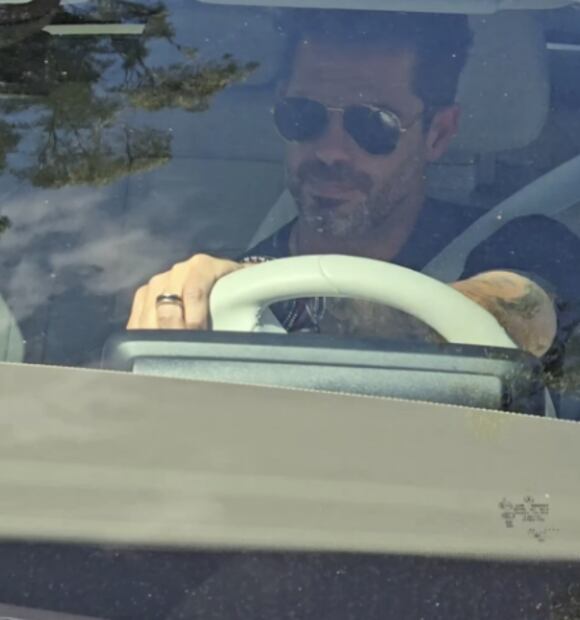 Así quedó el automóvil que usó Fernando Gago para trasladarse a Verde Valle. FOTO: @OmarVV9