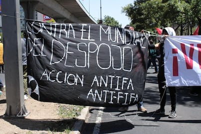 'Mega Reta' es organizada por manifestantes para protestar por el Mundial y el Estadio Banorte