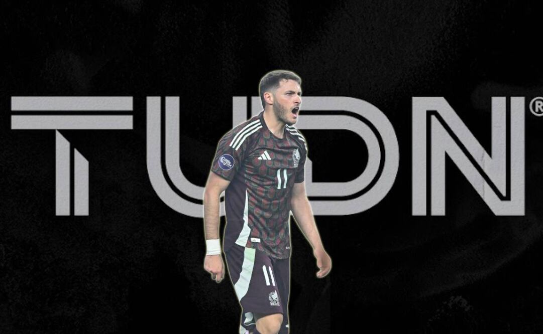 Santiago Giménez con Selección Mexicana y logo de TUDN / FOTOS: Imago7 y Especial