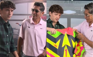 Jorge Campos le regala su icónico jersey a Tom Holland y sugiere que sea "el nuevo traje de Spiderman" 