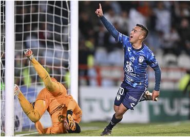 Pachuca sorprende y vence al América con doblete del 'Chiquito' Sánchez
