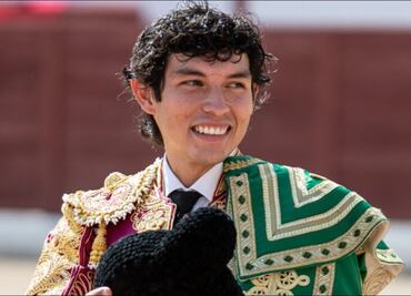 El torero mexicano Isaac Fonseca sufre una grave cornada durante una corrida en Las Ventas, España