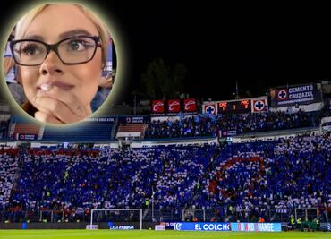 VIDEO: Aficionada estuvo al borde de las lágrimas al ver el mosaico de Cruz Azul antes del juego ante Pachuca