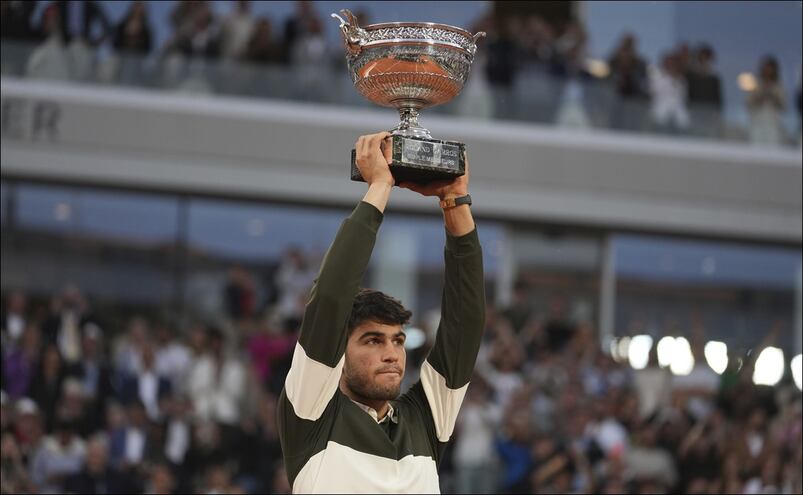 Carlos Alcaraz defiende su corona y es bicampeón de Roland Garros al vencer a Jannik Sinner con remontada histórica  