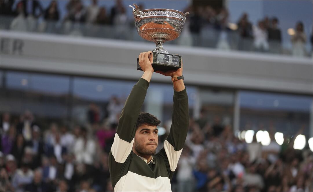 Carlos Alcaraz defendió su corona y es bicampeón de Roland Garros al derrotar a Jannik Sinner con voltereta histórica / FOTO: AP