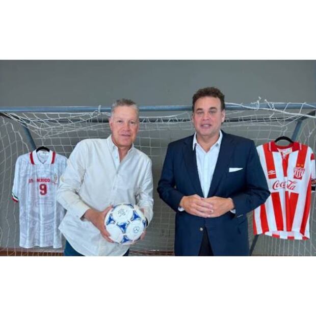 Luego de su pelea en ESPN, Faitelson y Peláez limaron asperezas. Foto: Especial