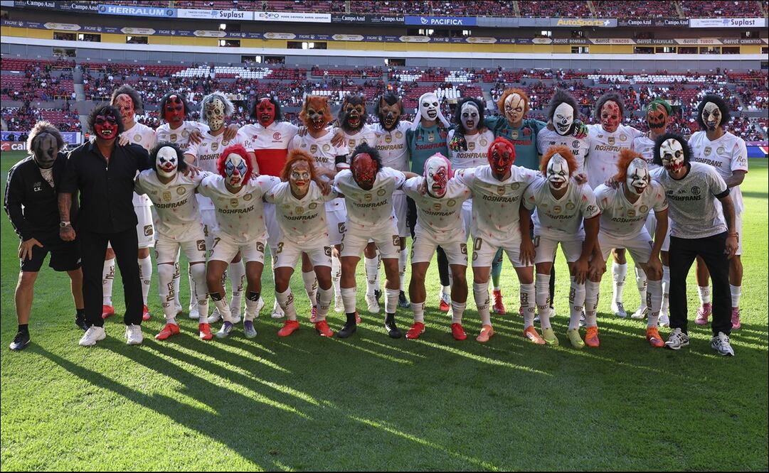Así salieron a la cancha los Diablos Rojos del Toluca para enfrentar a Atlas en la Jornada 16 del Apertura 2025. FOTO: Imago7