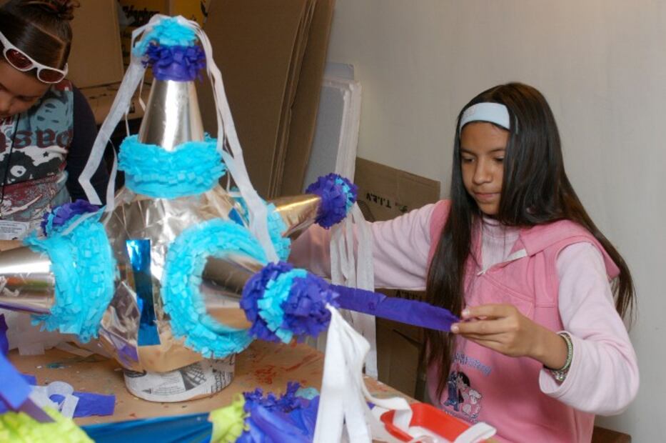 10 sencillos pasos para hacer una piñata navideña