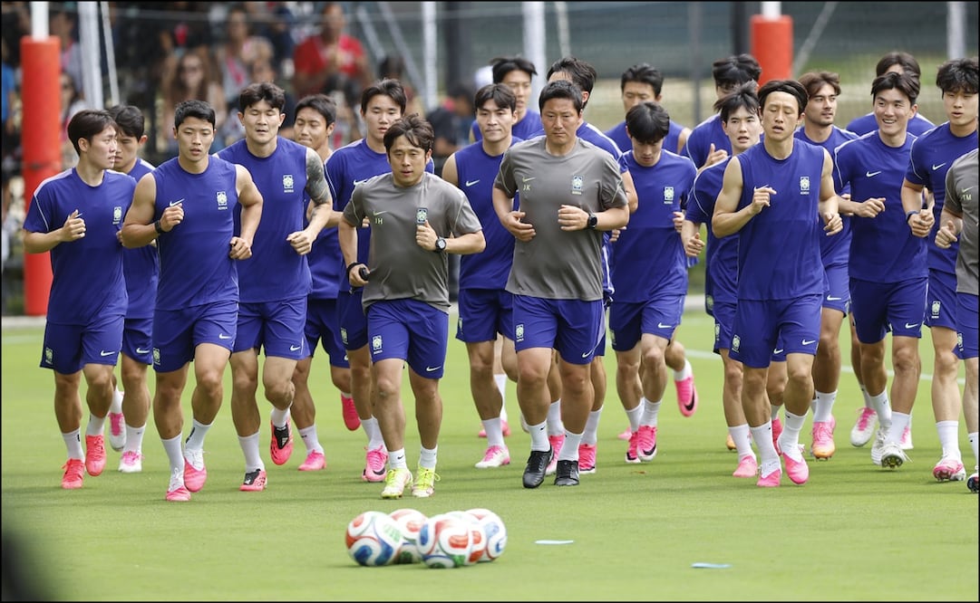 Jugadores de Corea del Sur durante su entrenamiento en Guadalajara. FOTO: EFE