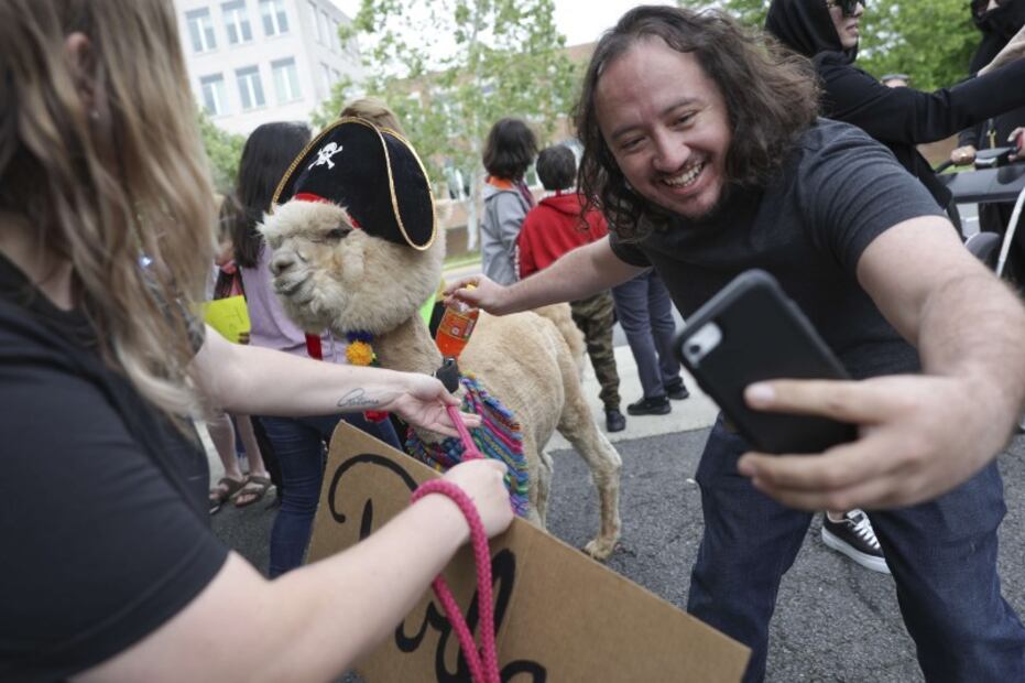 Fotos: Las muestras de cariño a Johnny Depp de sus fans durante el juicio contra Amber Heard
