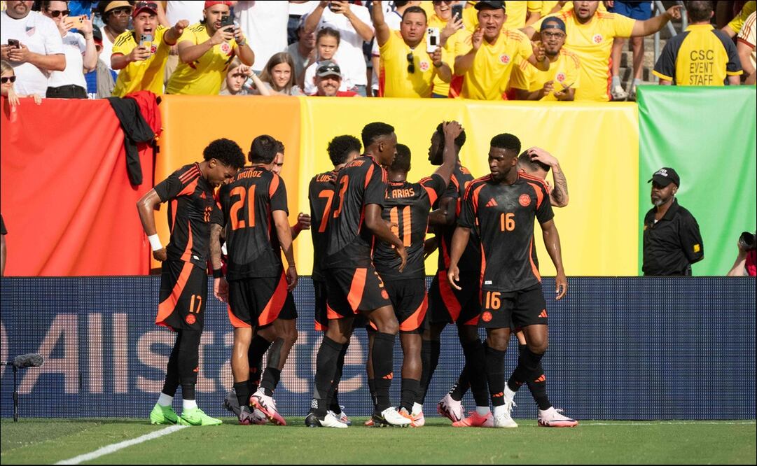Jugadores de Colombia celebran una de las cinco anotaciones contra Estados Unidos. FOTO: AFP
