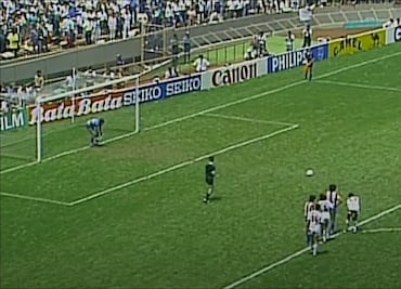 La vez que a Hugo Sánchez le cancelaron un comercial por fallar el penalti ante Paraguay en 1986