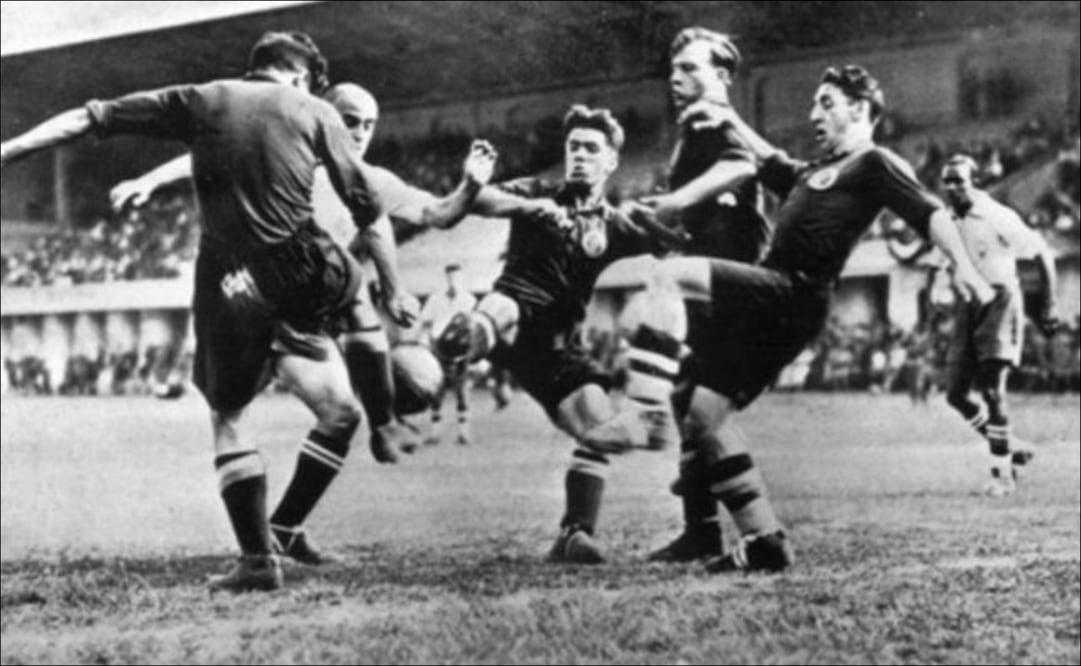 Esta es una de las imágenes del partido entre Italia y España en el Mundial de 1934. FOTO: FIFA.com