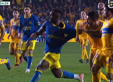 ¿Se debió marcar penalti? Ni Marco Ortiz ni el VAR pitaron un claro jalón de playera en el área sobre Quiñones