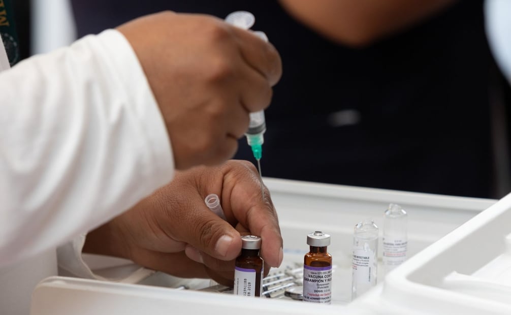 Preparación de la vacuna contra el sarampión en la Basílica de Guadalupe el pasado 13 de febrero de 2026. Foto: Edgar Negrete/ Cuartoscuro