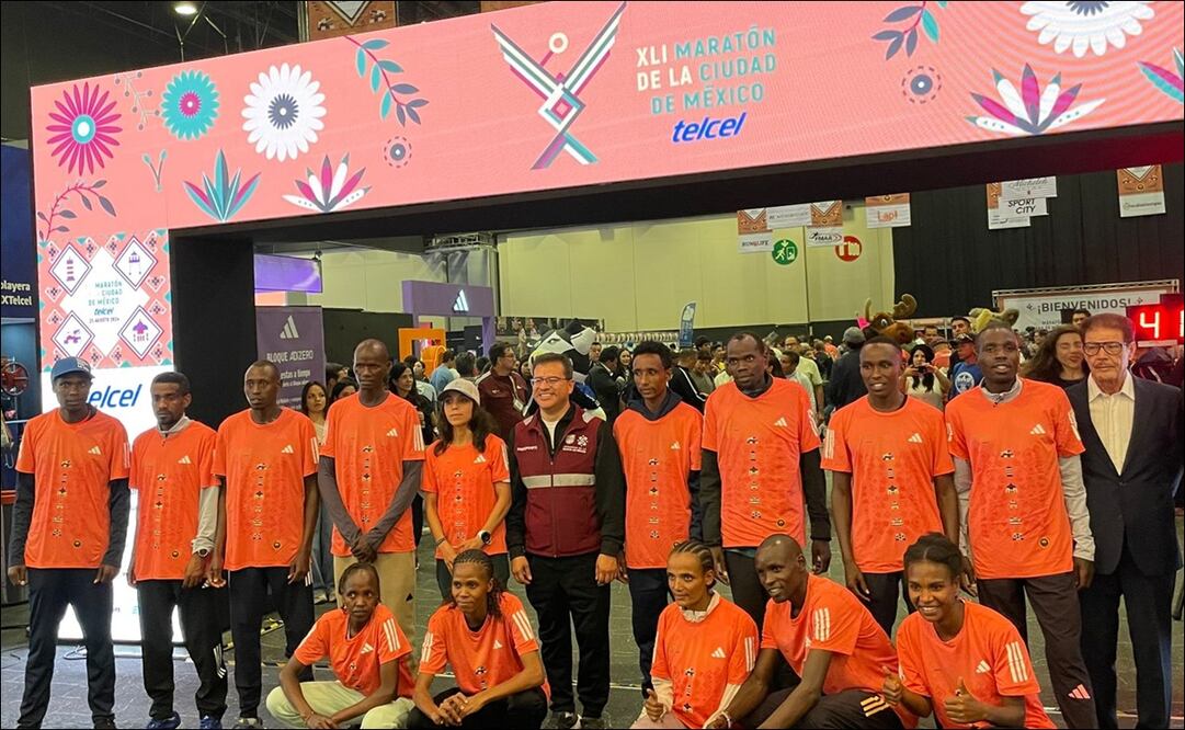 Se presentaron a los mejores corredores de la categoría élite del XLI Maratón de la CDMX / FOTO: Miguel Flores - EL UNIVERSAL